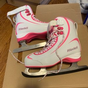Riedell girl ice skates